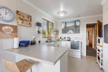 8 Omata Road, WESTOWN