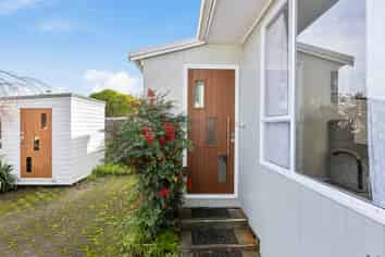 6 Omata Road, WESTOWN