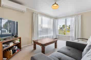 6 Omata Road, WESTOWN
