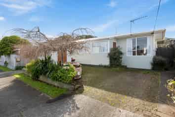 6 Omata Road, WESTOWN