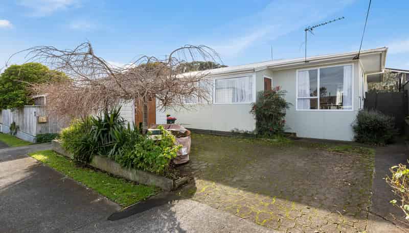 6 Omata Road, WESTOWN