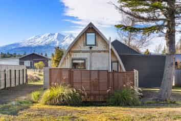 27B Kaha Street, Ohakune
