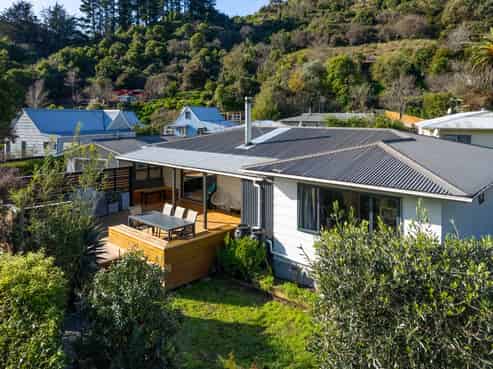 6 Hillside Lane, The Brook