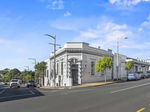 Landmark property - invest, occupy, or add-value