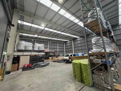 Dakota Business Park: Expansive Warehouse