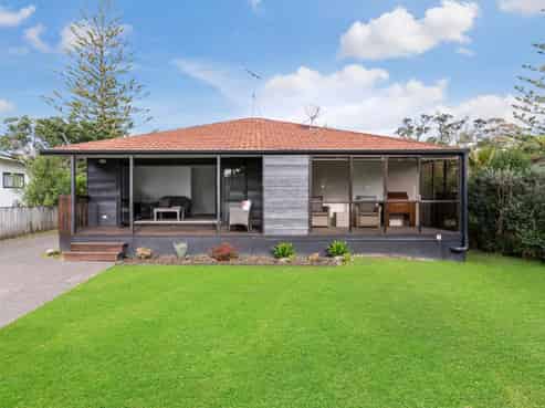 121 Brightside Road, Stanmore Bay