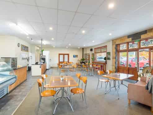 Live-work flexibility on strategic freehold corner