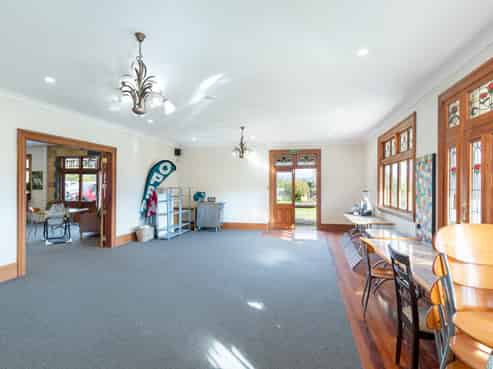 Live-work flexibility on strategic freehold corner