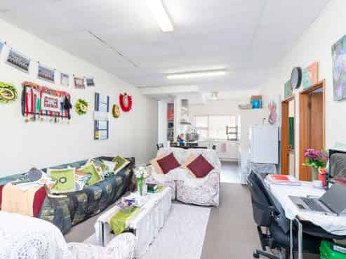 Live-work flexibility on strategic freehold corner