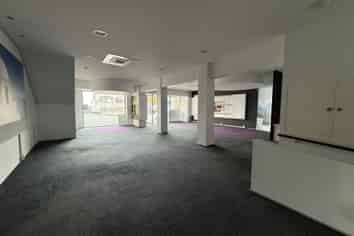 Large retail on Parnell Road