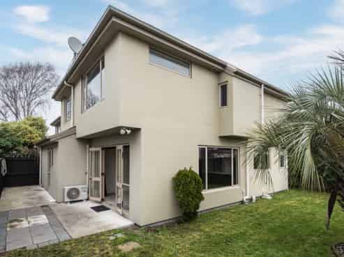 4/17 Longley Place, Addington