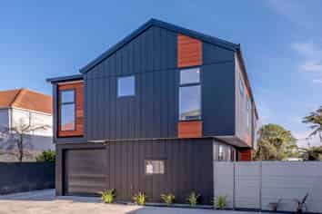 2/142 Main North Road, PAPANUI