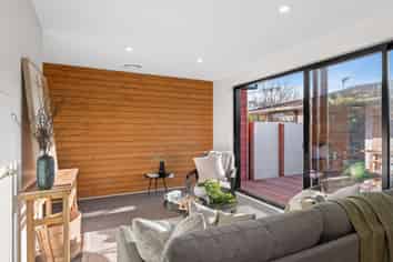 2/142 Main North Road, PAPANUI
