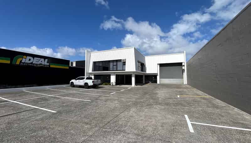  182 Station Road, Penrose