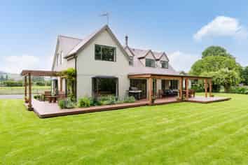 8 Rutherford Road, Mosgiel