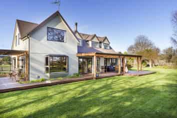 8 Rutherford Road, Mosgiel
