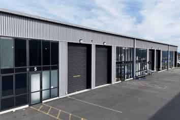 Papamoa commercial unit with versatile potential