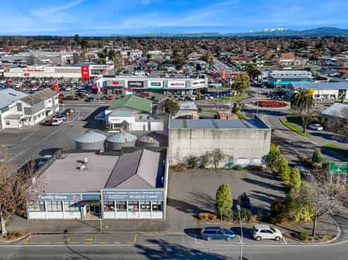 Office/retail space with great parking - Rangiora