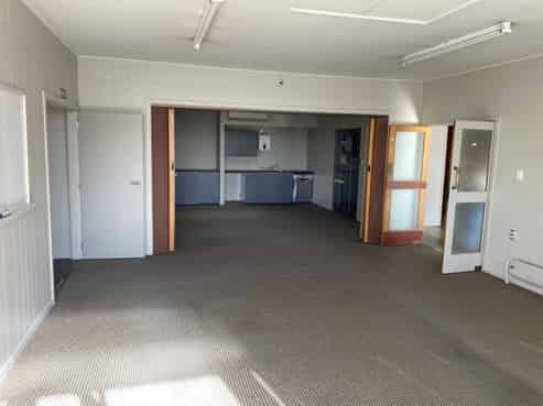 Office/retail space with great parking - Rangiora