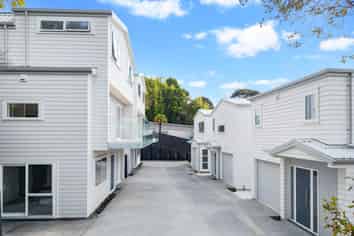Lots 5/28 Girrahween Drive, Totara Vale
