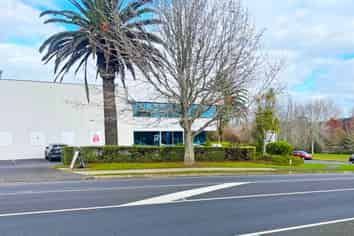 MODERN INDUSTRIAL WITH EXCELLENT EXPOSURE
