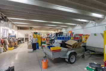 Rare 343sqm City Fringe Warehouse | Stud 3.7m