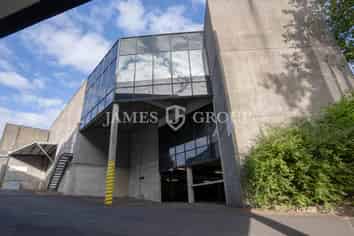 FREEMANS BAY OFFICE + WAREHOUSE