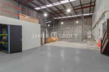 FREEMANS BAY OFFICE + WAREHOUSE