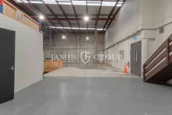 FREEMANS BAY OFFICE + WAREHOUSE