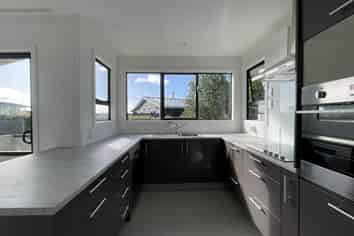 66 Mera Road, Algies Bay