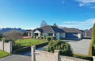 6 Essex Street, Weston