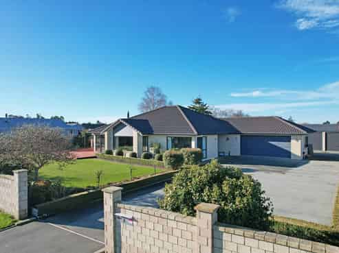 6 Essex Street, Weston