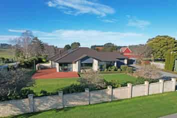6 Essex Street, Weston