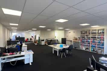 Professional Clear Span Office - Ideal!
