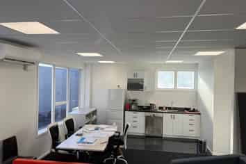 Professional Clear Span Office - Ideal!
