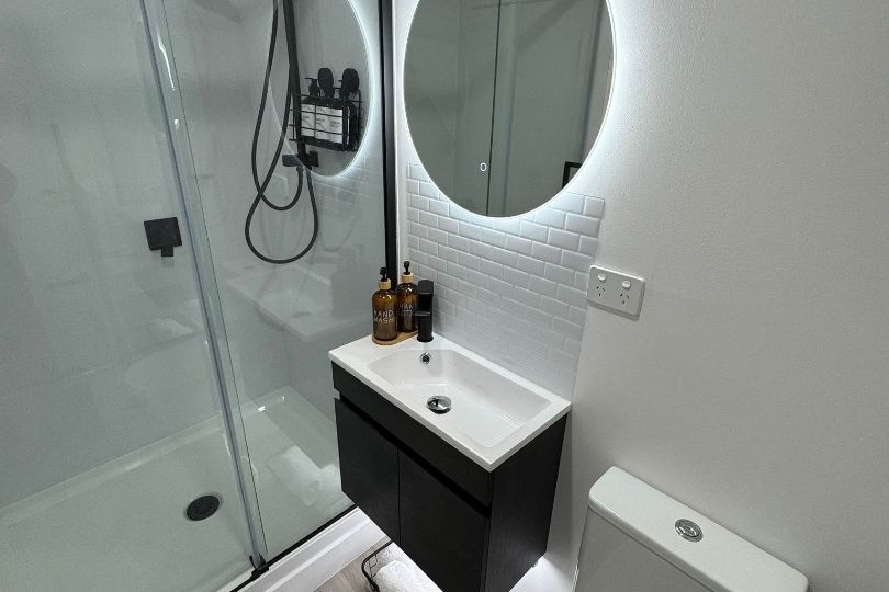 Love it? Live in it! Fully Furnished 2-Bedroom Gem in the Heart of Papakura - Altro