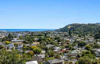8 St Johns Drive, Nelson South