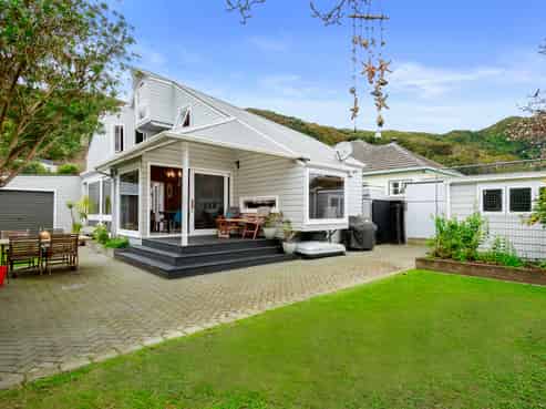 64 Wyndrum Avenue, Waterloo