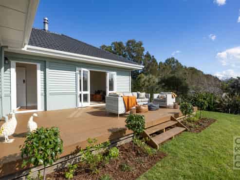 29 Cambridge Road, Riverhead