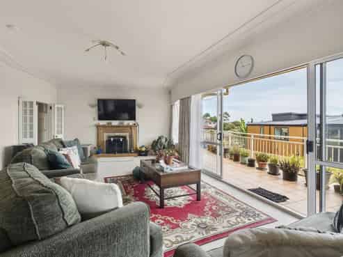 49 Hilltop Road, Flat Bush