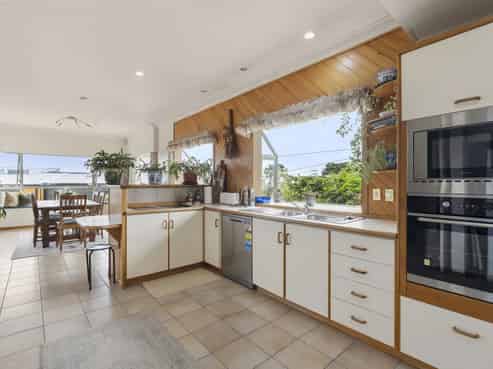 49 Hilltop Road, Flat Bush