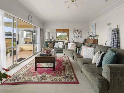 49 Hilltop Road, Flat Bush