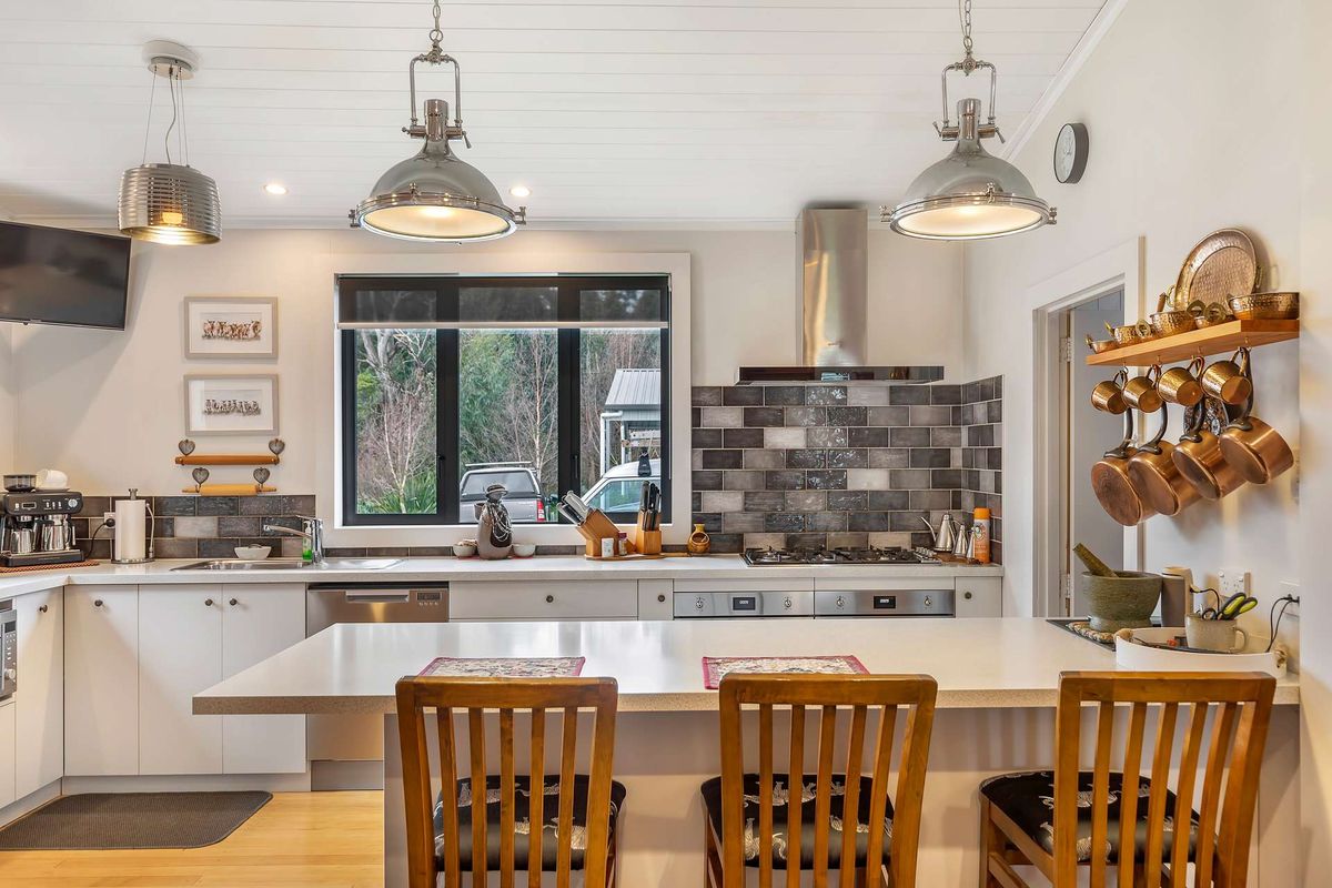 100 Cole Street Dannevirke - Aktar