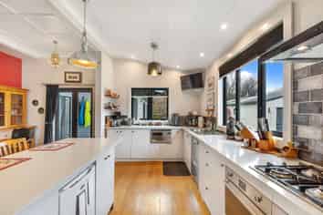 100 Cole Street, Dannevirke