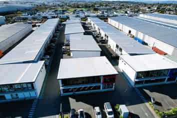 High Stud Tilt Slab Unit in Manurewa | 147m2