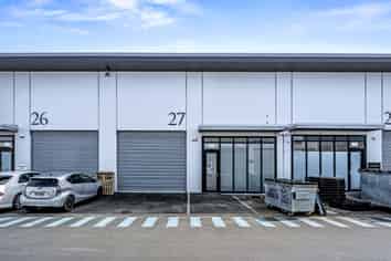 High Stud Tilt Slab Unit in Manurewa | 147m2