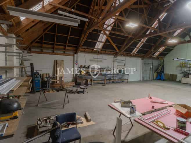 Refurbished Warehouse with Flexibility