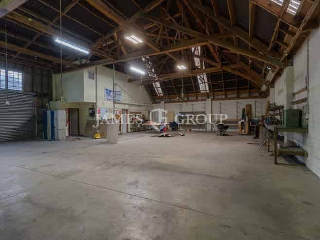 Refurbished Warehouse with Flexibility