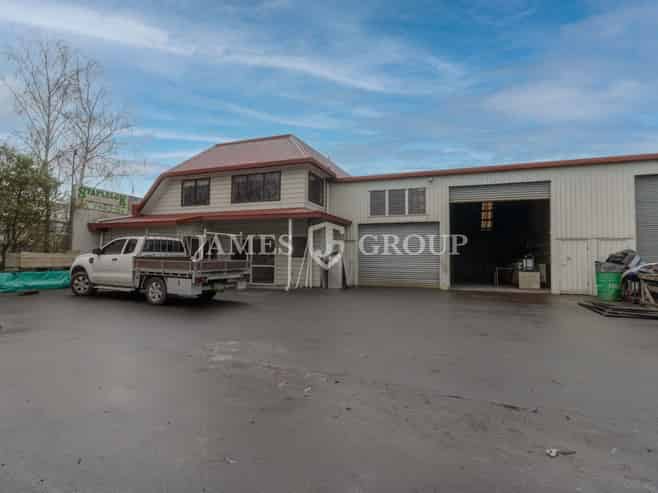 Refurbished Warehouse with Flexibility