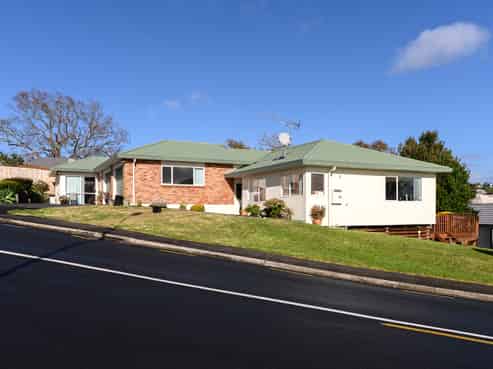60  Hewlett Road, Massey